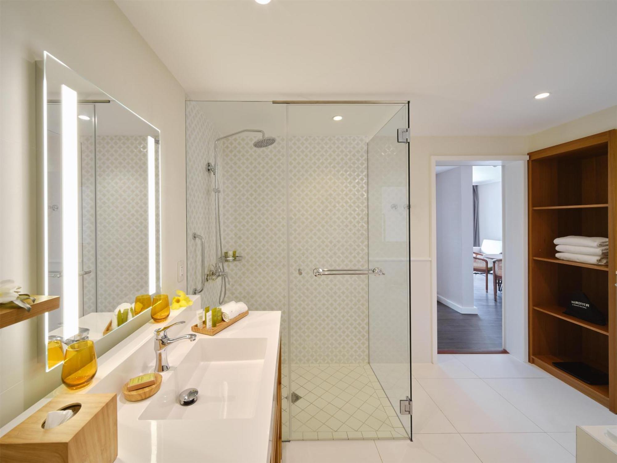 King Residence Suite Kitchenette,1756792739:JPEG